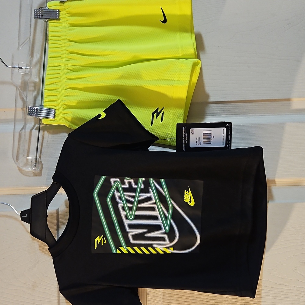 NIKE 3 BRAND 2 Piece Toddler Outfit: Black/Yellow: New With Tags: Size 2T